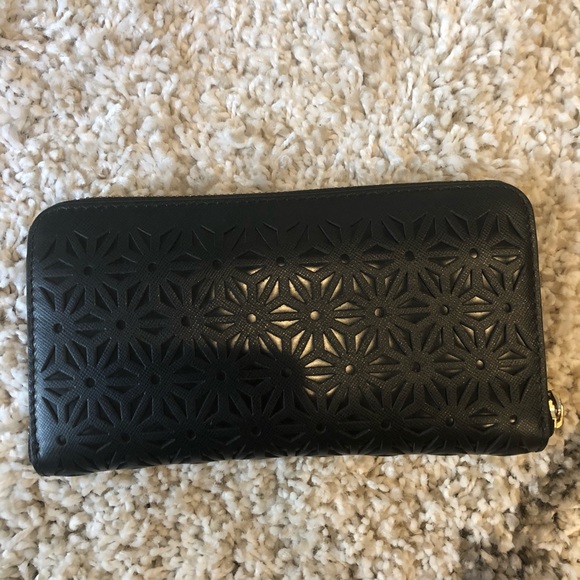 TORY BURCH Robinson Floral Perforated Wallet - Picture 6 of 8